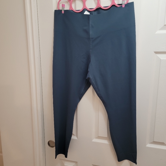 Fabletics High-Waist Minimalist Leggings - Picture 4 of 4